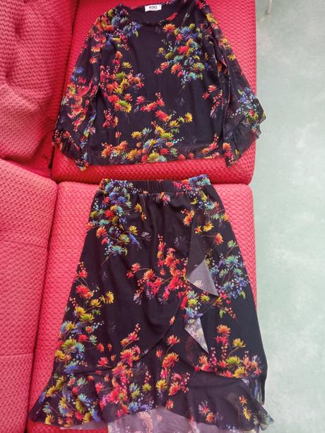 Elegantná kvetovaná súprava, 146