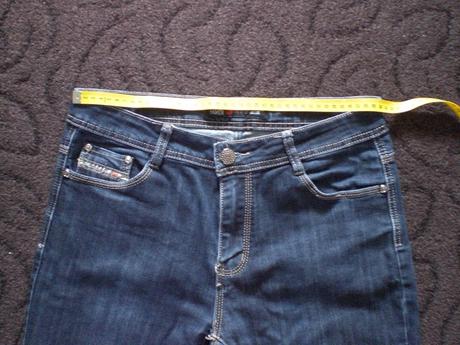 Tmavomodré rifle vel. 30 -zodpovedá 40, top stav, 38