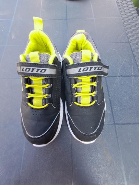 Tenisky, lotto,32