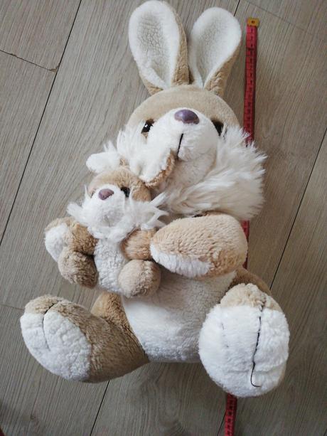 Zajacica s malým zajkom, 