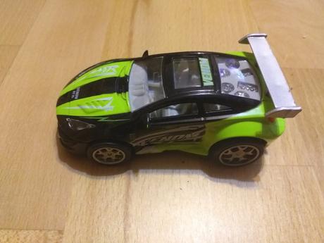 Mam na predaj kovové auto,