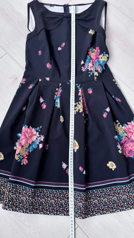 Čierne šaty s kvietkami, m