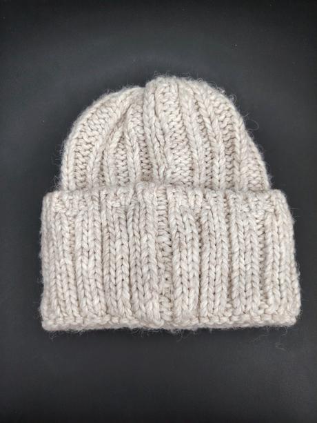 Béžová vlnená čiapka, 