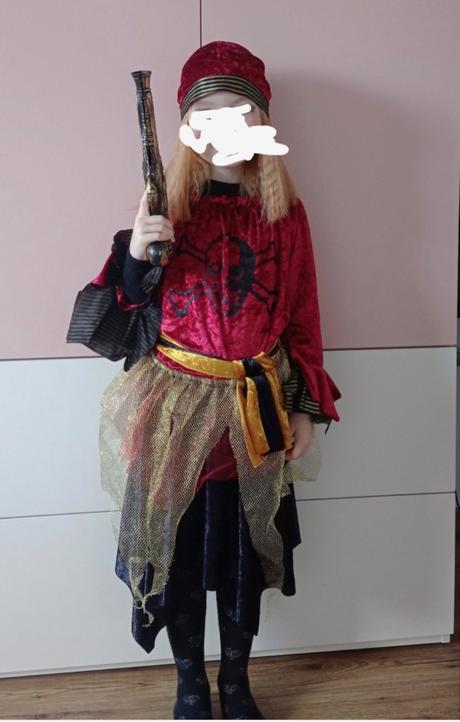 Karnevalový kostým pirátka, 