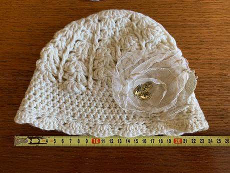 Prechodné čiapky s mašľou z rifloviny a čipkami, 98