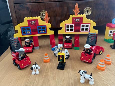 Lego duplo hasičská stanica a policajt, 