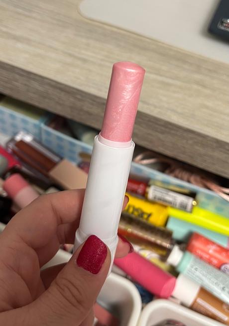 Dekoratívna kozmetika rôznych značiek, 