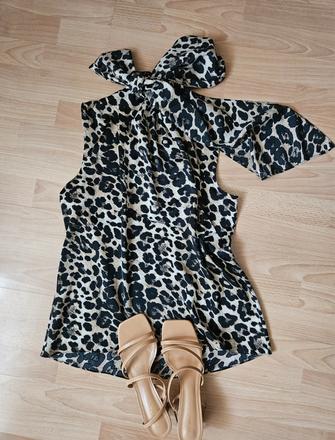 Krásna zaujímavá blúzka vince camuto, m