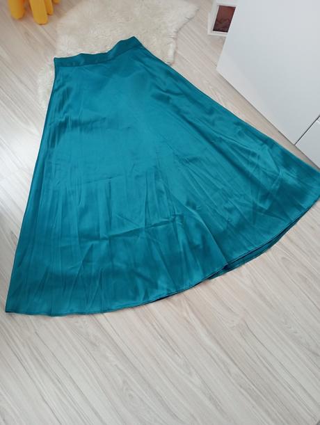 Krásna saténová sukňa, 