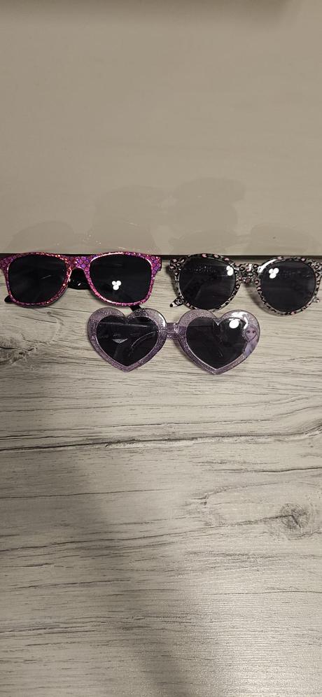 Dievcenske slnecne okuliare, 