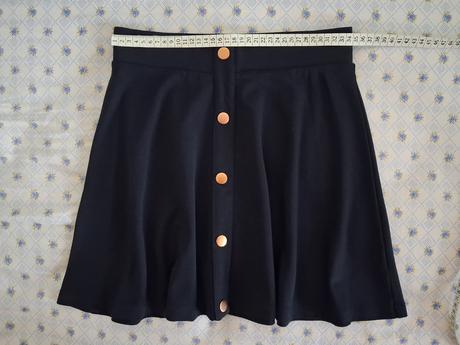 Čierna suknicka v.s, s