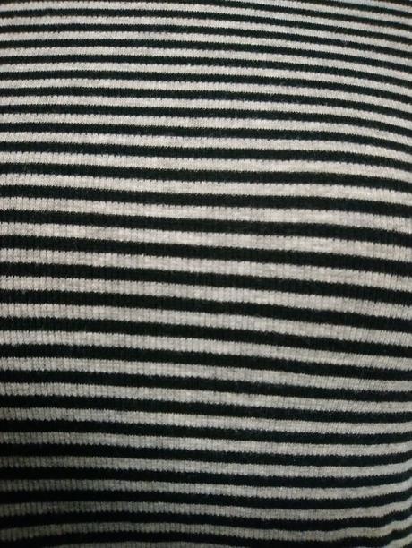 Dámsky elastický pásikavý čiernosivý rozšírený top, s