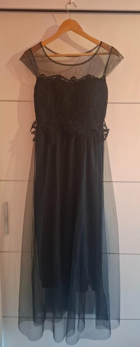 Elegantné čierne šaty s tylom, l