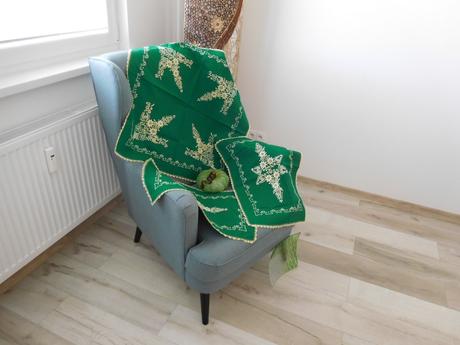 Smaragdovo zelený set obrusov ručne vyšívaný, 