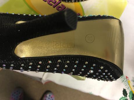 Lodičky s trblietavými kamienkami, 37