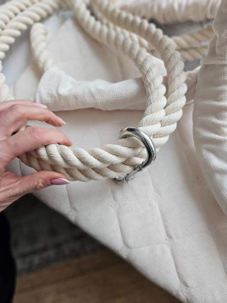 Drevená hojdačka krémová nová, 