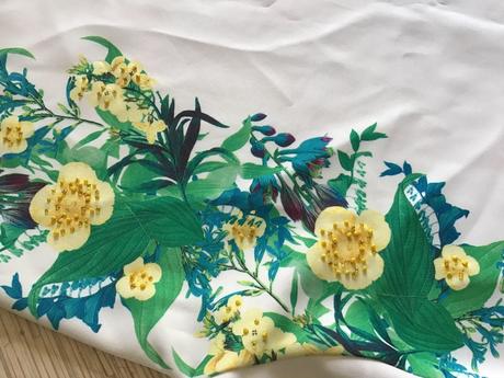 Prekrasny top s koralkami /79a, next,40 / 42