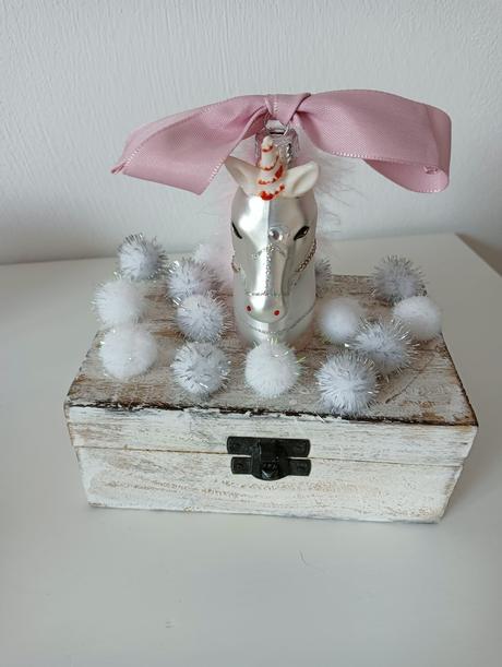 Skrinka jednorožec, 