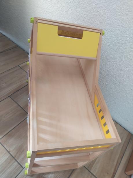 Málo hraný drevený domček pre bábiky, 