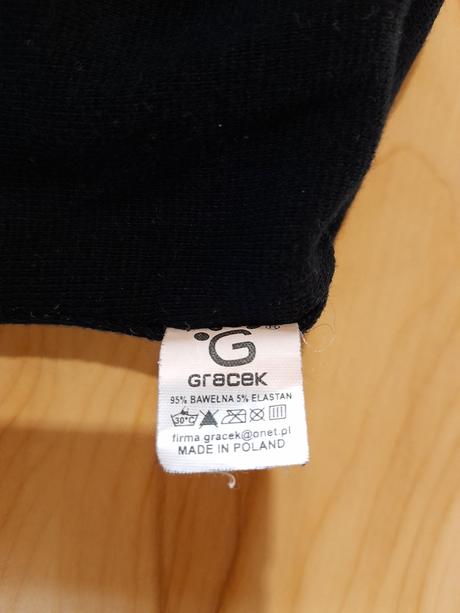 Dvojvrstvová čiapka so striebornou potlačou, 104