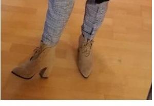 Úžasné členkove topánky, 37