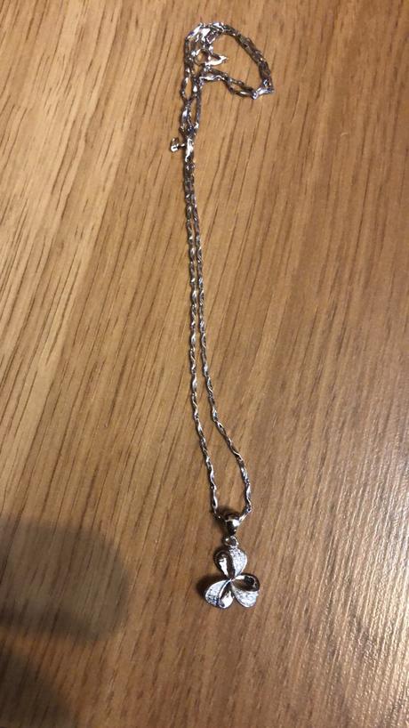 Strieborny nahrdelnik, 