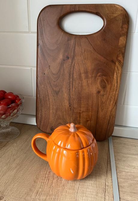 Oranžový tekvicový hrnček s pokrievkou, 