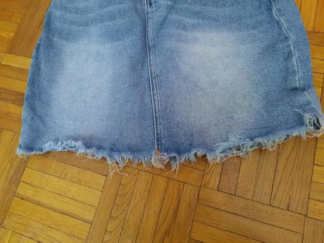 Dievčenská sukňa, 146