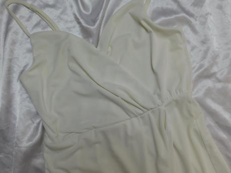 Kvalitne velmi pekne šaty, 38