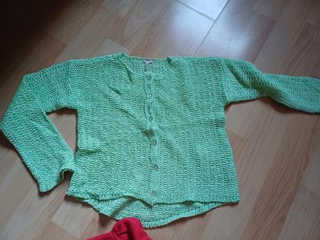 4ks tenke svetriky/mikiny, 110