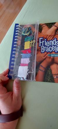 Knižka na výrobu náramkov priateľstva, 