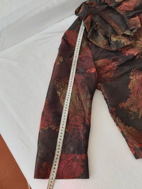 Spoločenský kostým, 42