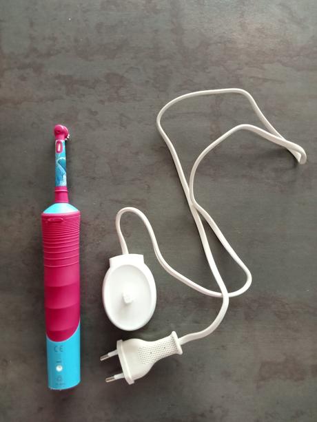 Elektrická zubná kefka, 