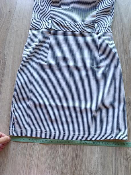 Dámske šaty prúžkované, s