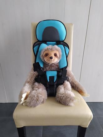 Sedenie na stoličku pre malé dieťa,