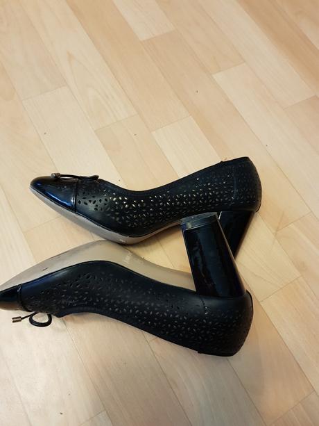 Krasne cierne lodicky, 40