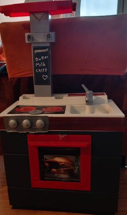 Predám detskú kuchynku aj s chladničkou a mikrovln, 