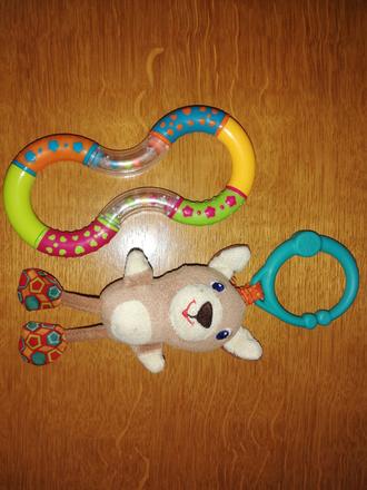 Trasuci macko a ohybná hryzko hrkálk,