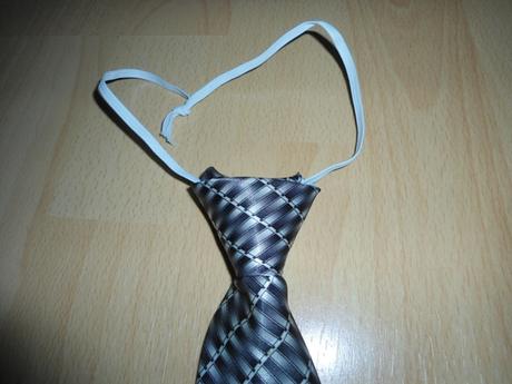 Sivá chlapcenská kravata, 