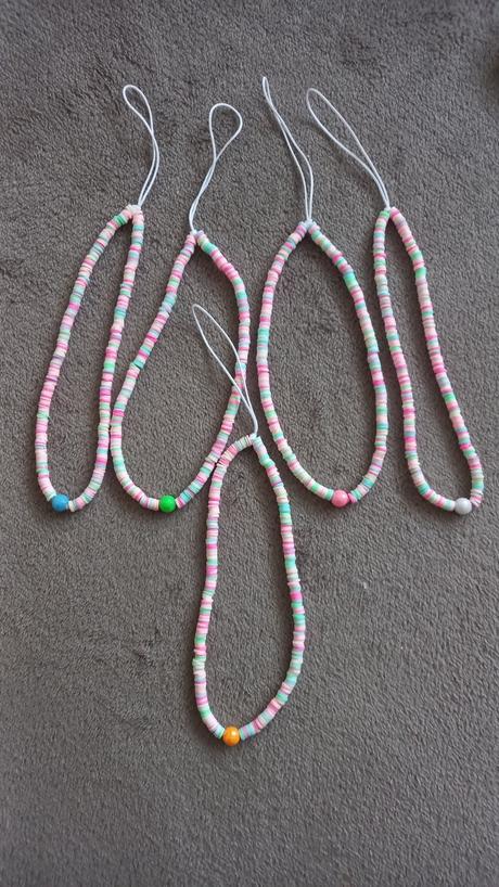 Farebné retiazky na mobil, 