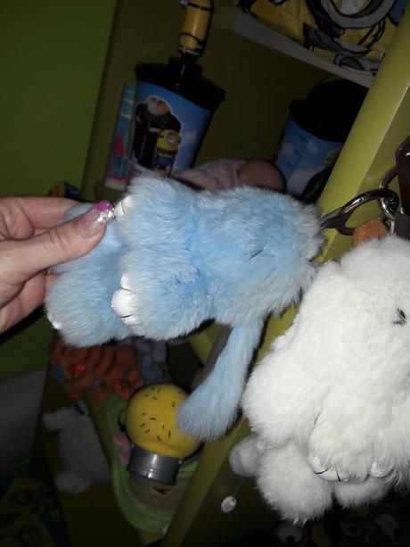 Zajkovia na kabelku kluce už len biely, 