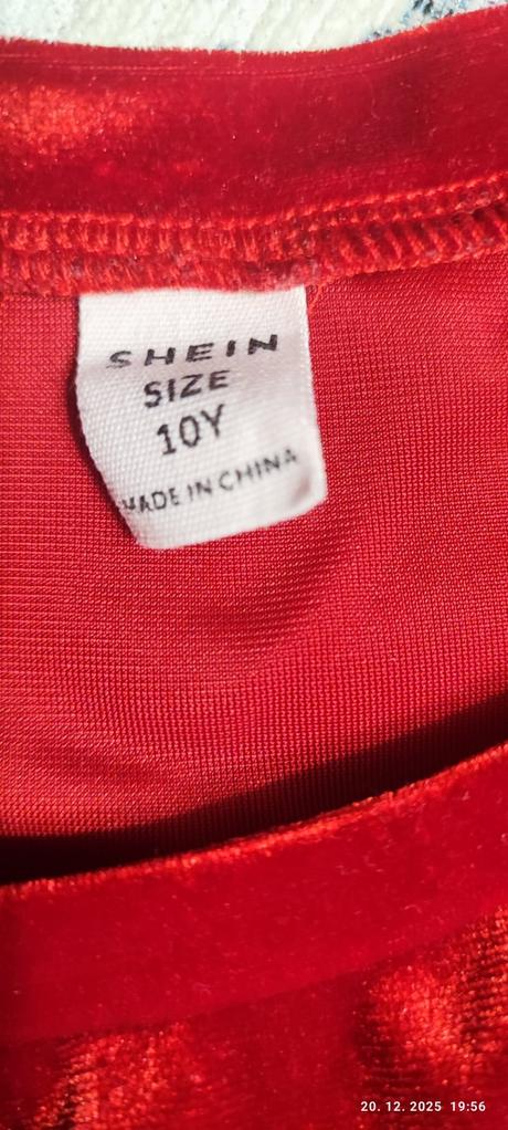 Saténové elastické šaty, 140