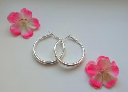 Náušnice striebornej farby, 