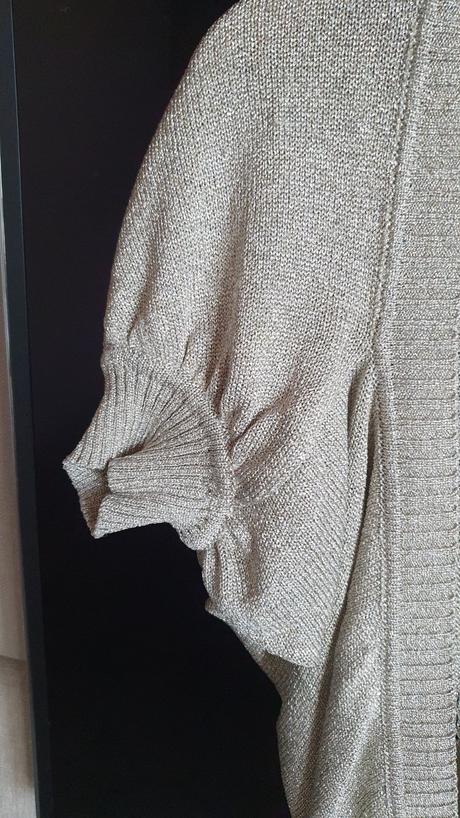 Svetrík liu jo uni, liu jo