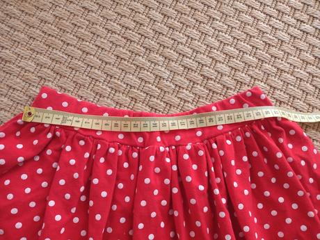 Červená bodkovaná sukňa, japitex,128