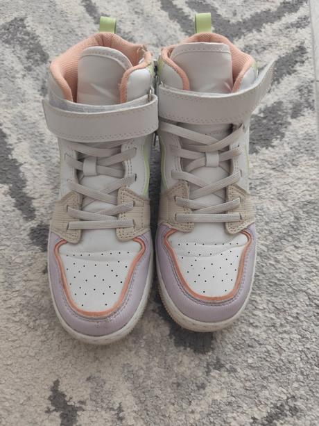 Členkové tenisky, 35