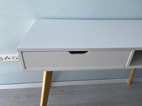 Pracovný stôl tamholt jysk,