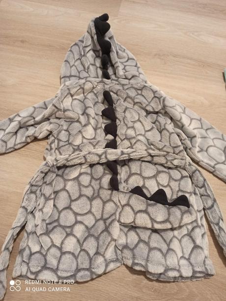 Plavky a župan pre chlapca, 104–116