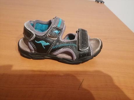 Predám pekné kožené sandálky, kangaroos,26