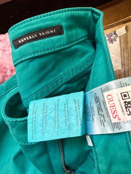 Neskutočne skinny guess, guess,m